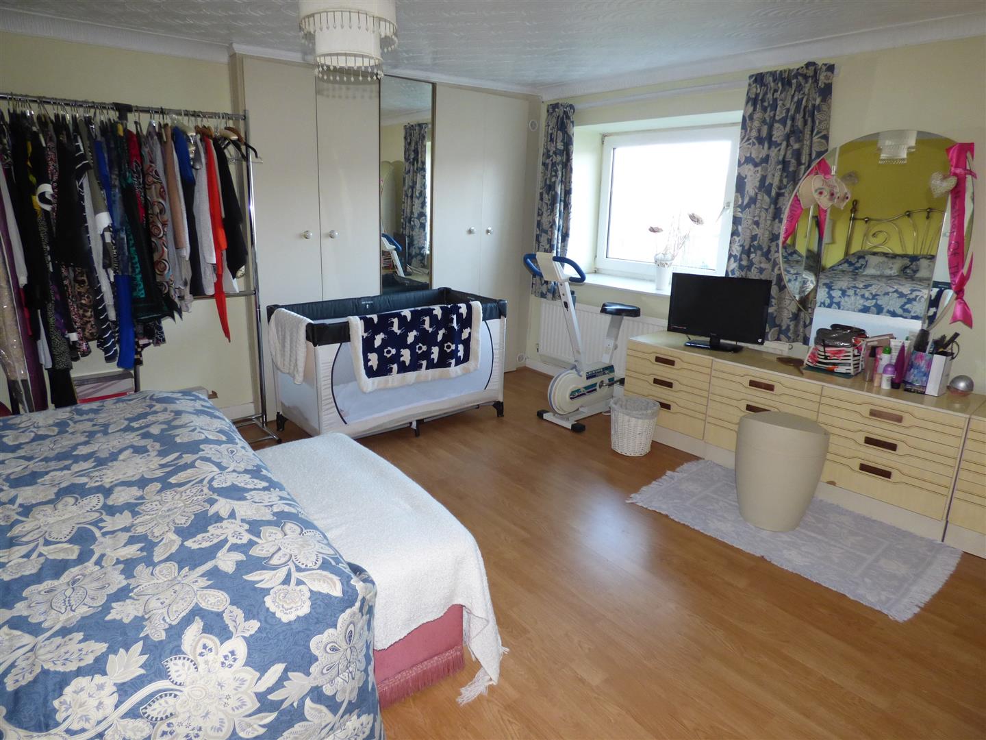 BEDROOM 1